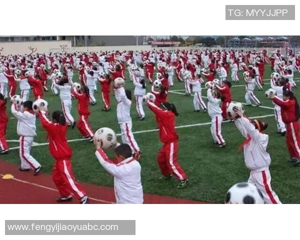 足球明星与中国舞女孩的梦幻合作展现青春活力与艺术魅力