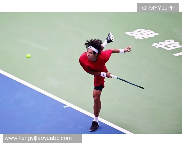 成都网球队战术揭秘：网球巨献背后的策略与团队精神